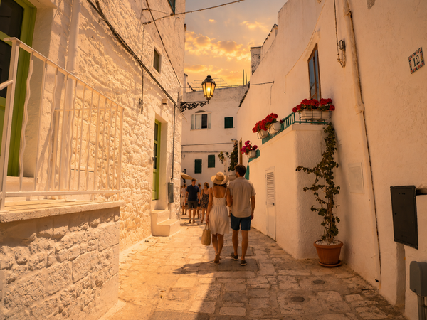 A walk through the streets of Alberobello