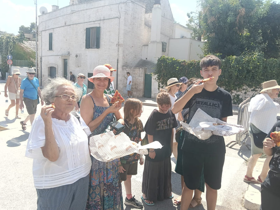 Travellers sharing focaccia with Lorenzo Cappiello